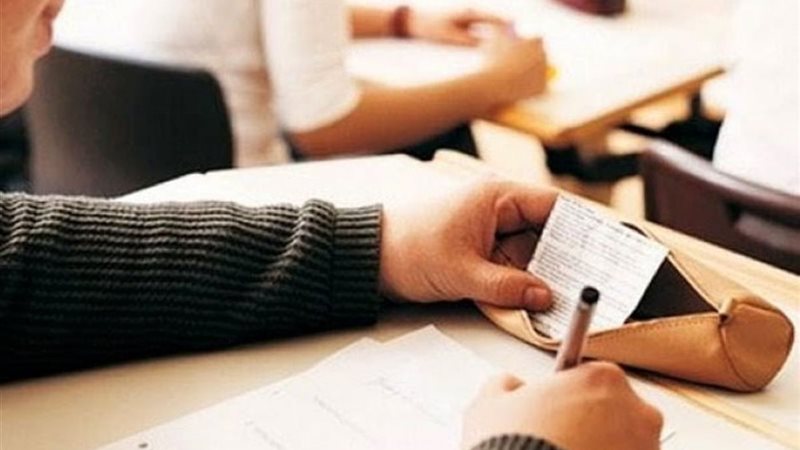 حلمت اني في امتحان وبغش